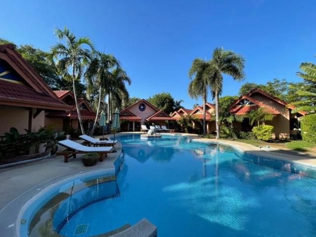 The Pace Phuket Boutique Resort Rawai Exterior photo